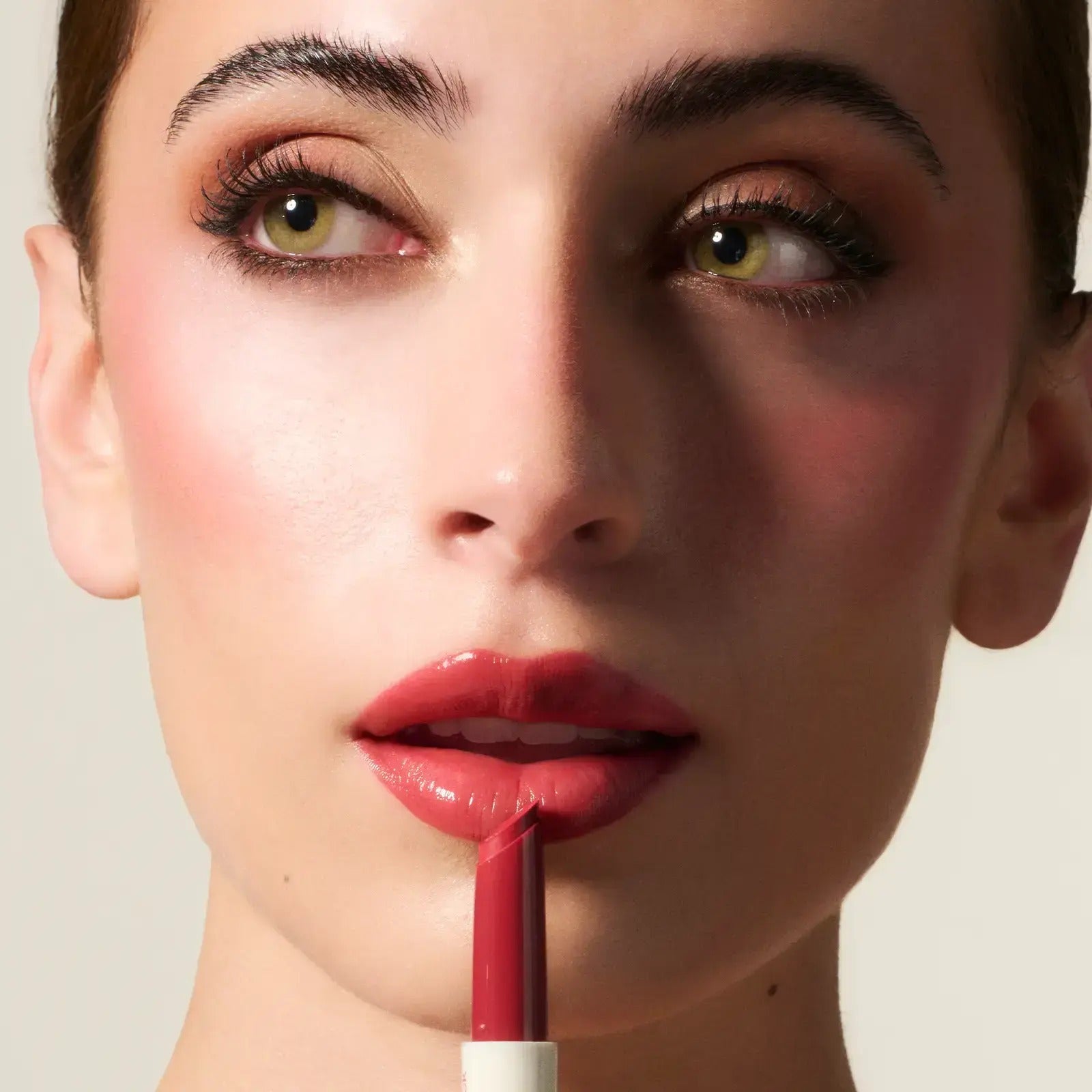 Aceite de Labios Rich Oil Stick Viral Rush Farmasi